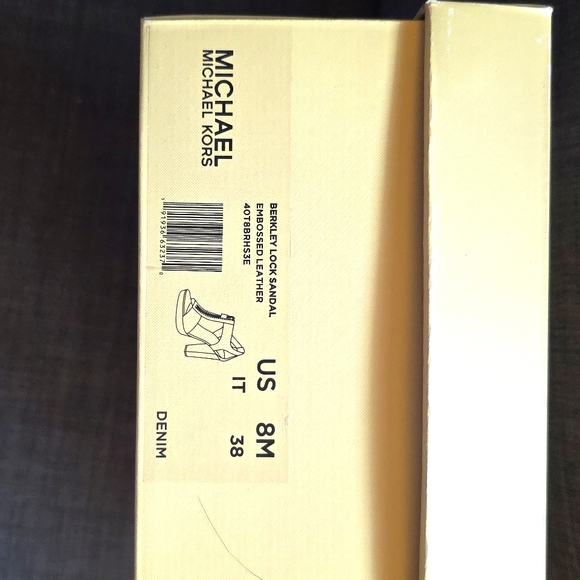 Michael Kors Berkley Lock Sandal, Size 8 - Picture 8 of 8